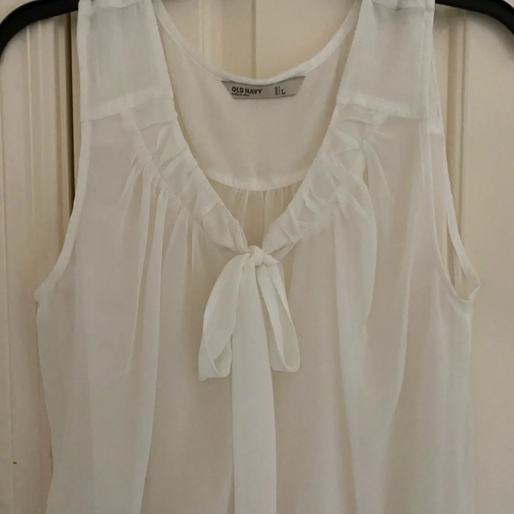 Old Navy Cream/White Neck Tie Sleeveless Blouse - Picture 2 of 3